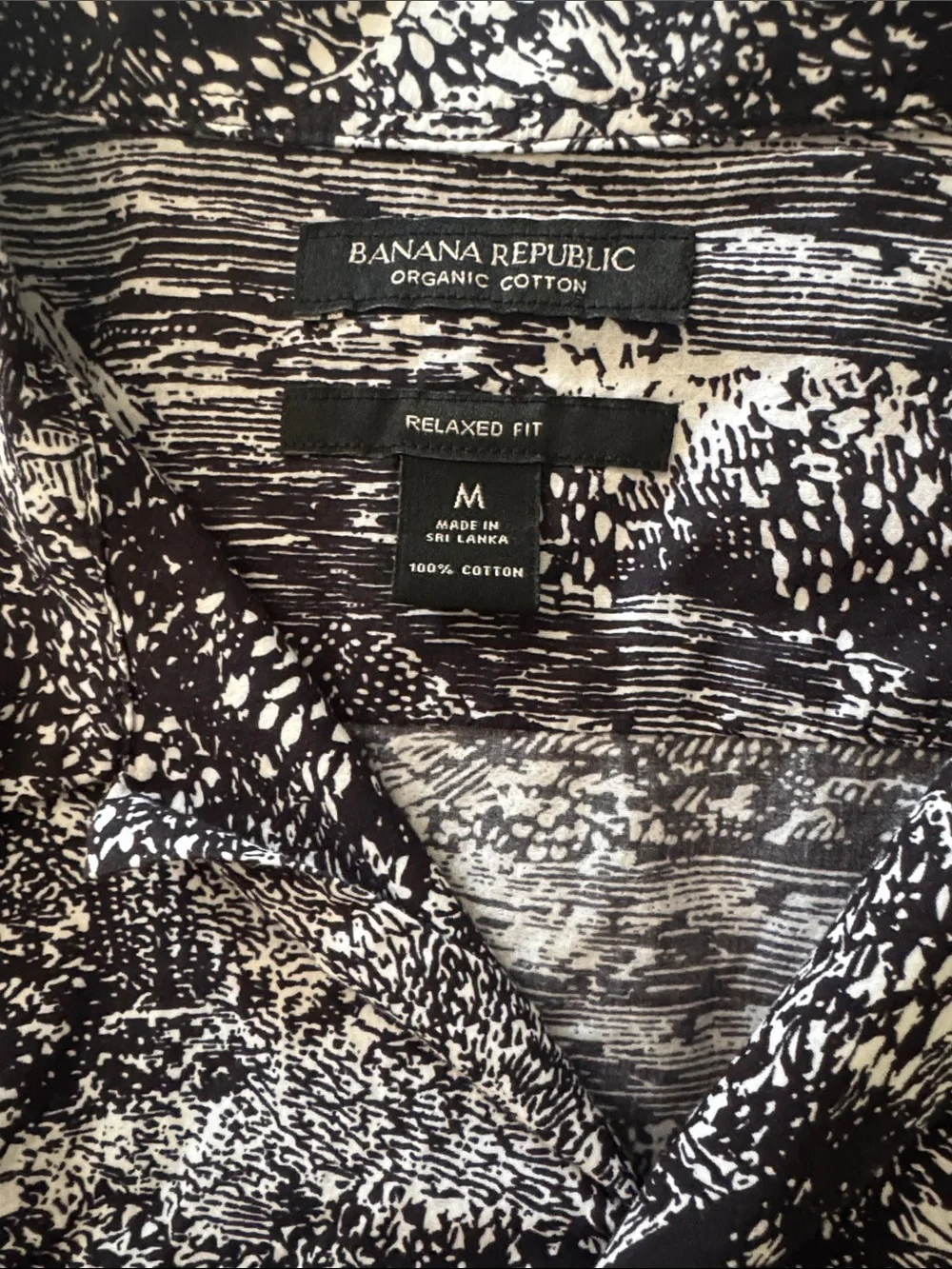 Banana Republic Black & White Scenic Print Short-Sleeve Button-Down Shirt sz Med